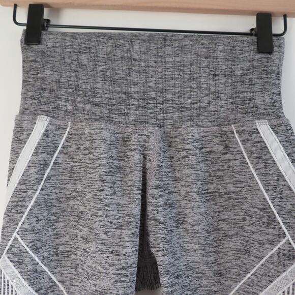Athleta Womens Sz S Ligh Gray Capri Stretchy High Waist Leggings Athleticwear - Picture 3 of 4
